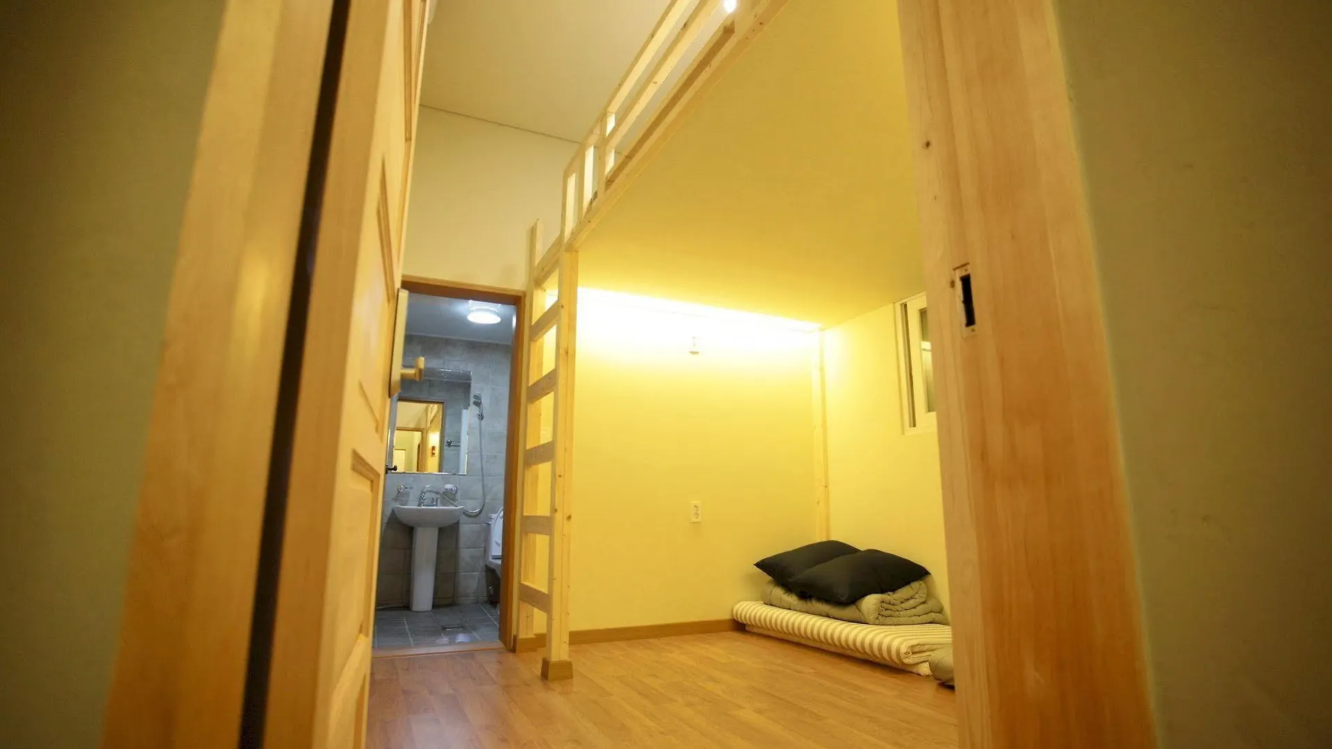 Kidari Guesthouse Busan 2*,  South Korea